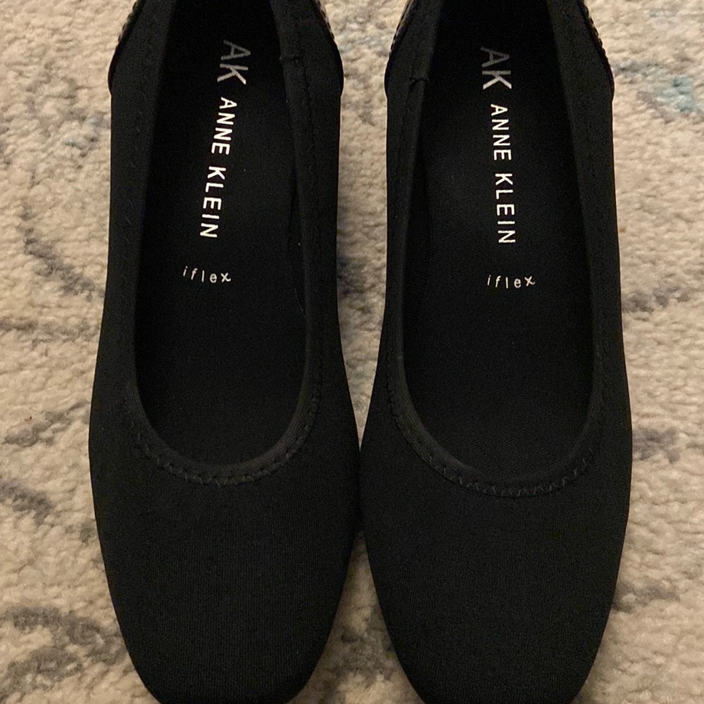 Never worn black wedge flex shoe